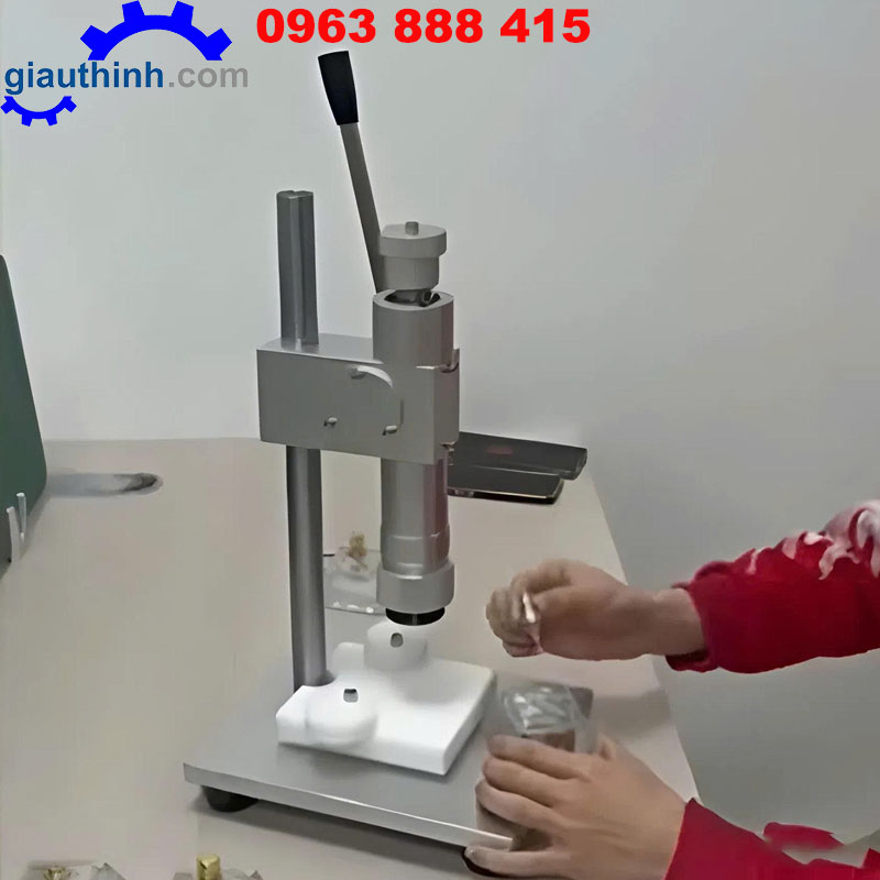 Máy dập nắp chai