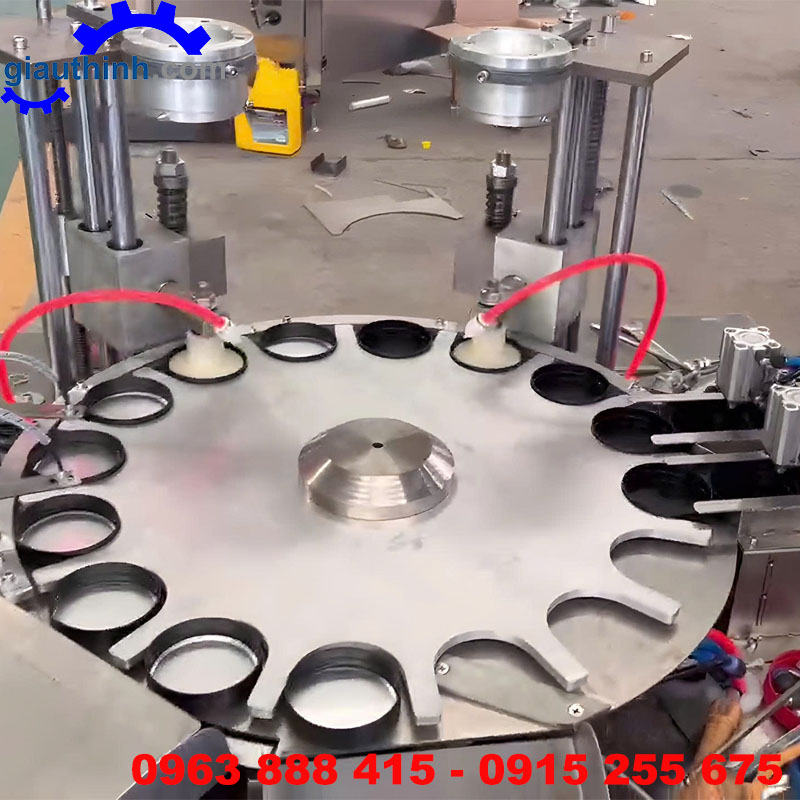Máy cho màng seal nhôm vào nắp