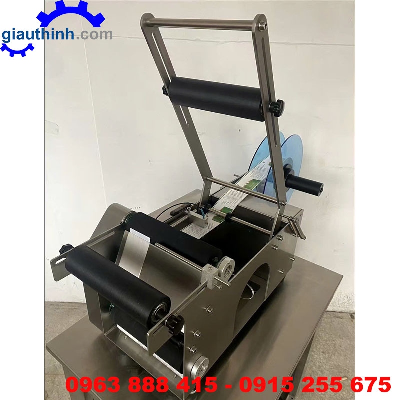 Máy dán nhãn bán tự động