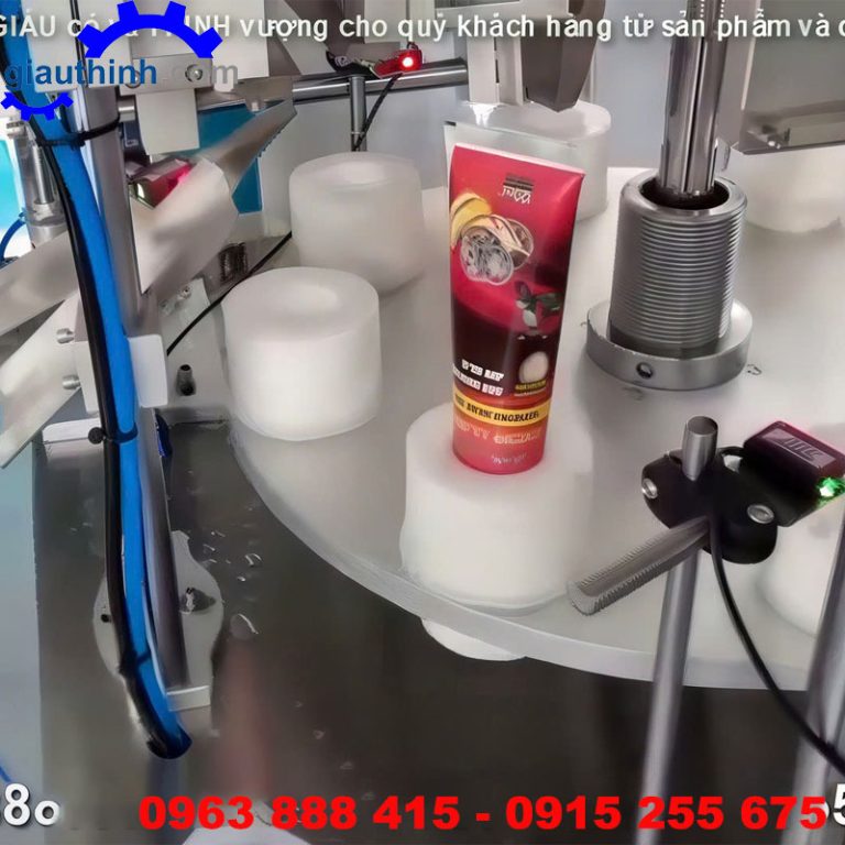 Máy chiết rót dầu nhớt vào tuýp
