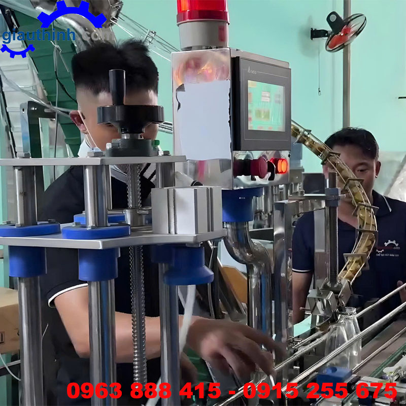 Máy đóng nắp chai