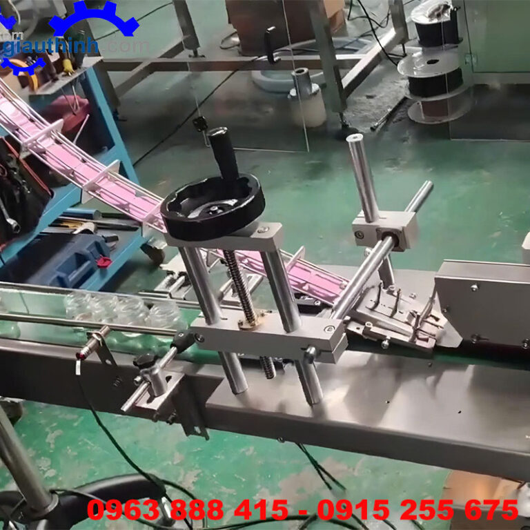 Máy đóng nắp chai hút chân không